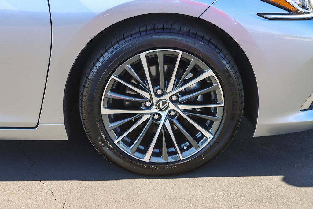 Thumbnail: 2024 Lexus ES - 6