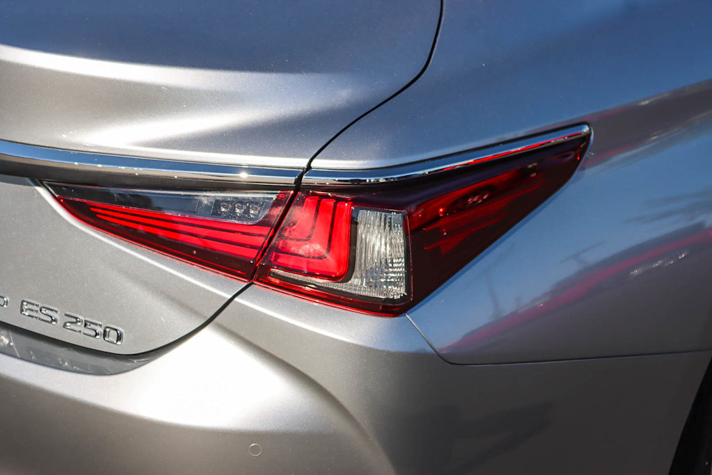 Thumbnail: 2024 Lexus ES - 20