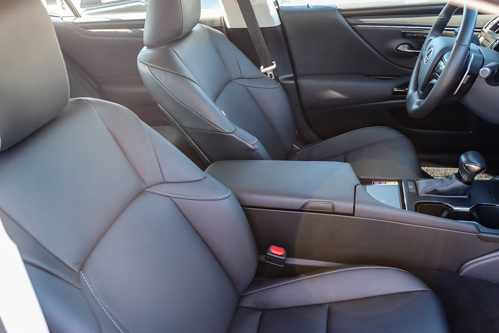 Thumbnail: 2024 Lexus ES - 9