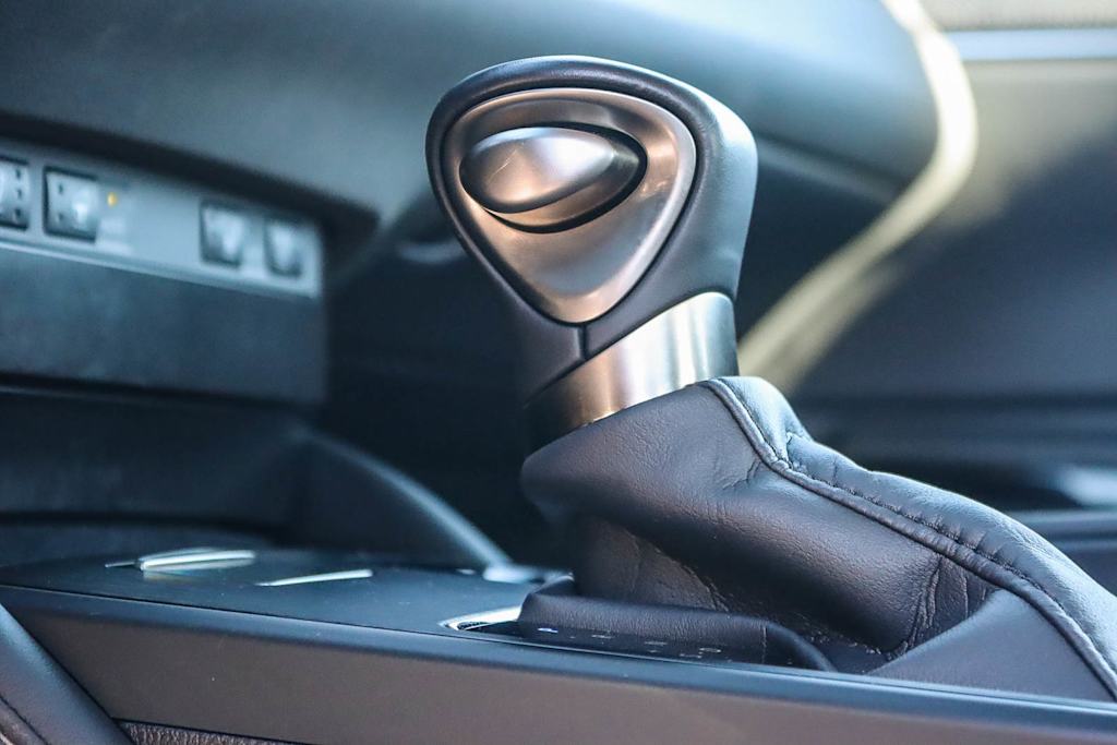 Thumbnail: 2024 Lexus ES - 26