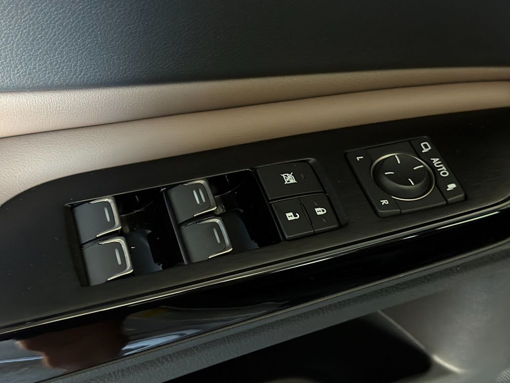 Thumbnail: 2025 Lexus ES - 22
