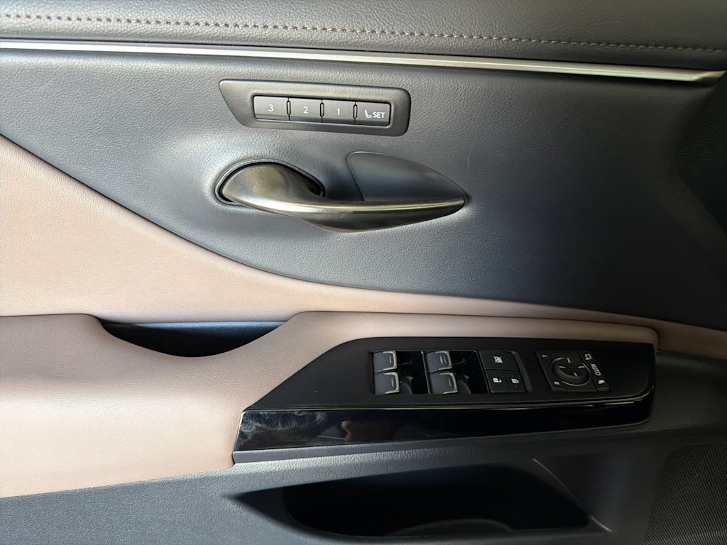 Thumbnail: 2025 Lexus ES - 21
