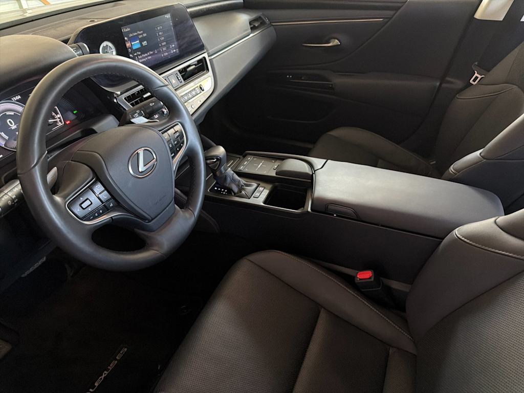 Thumbnail: 2022 Lexus ES - 9