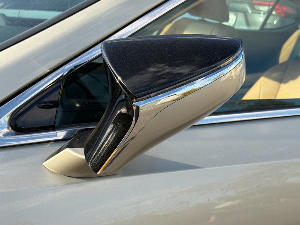 Thumbnail: 2024 Lexus ES - 2