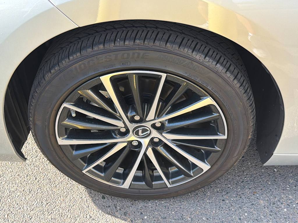 Thumbnail: 2024 Lexus ES - 21