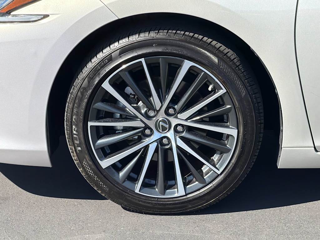 Thumbnail: 2024 Lexus ES - 8