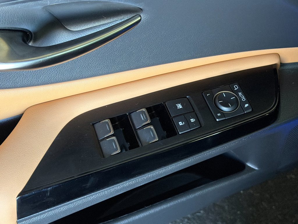 Thumbnail: 2024 Lexus ES - 20
