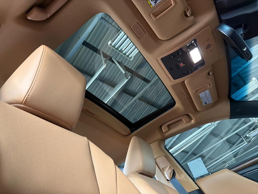 Thumbnail: 2024 Lexus ES - 21