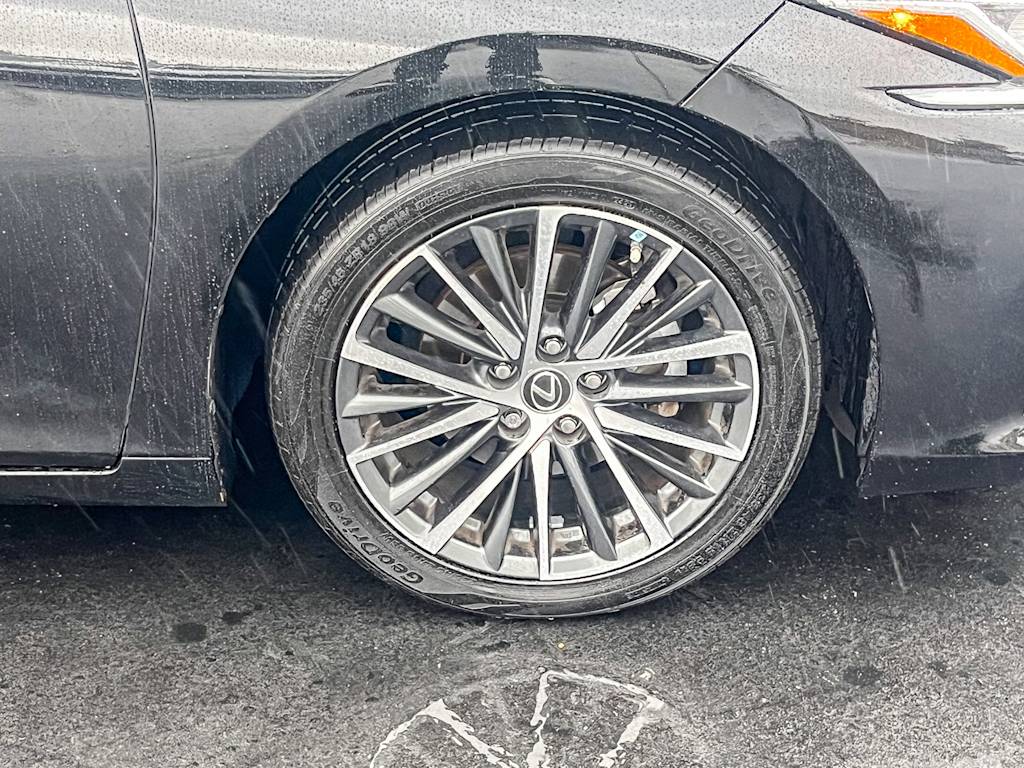 Thumbnail: 2022 Lexus ES - 6