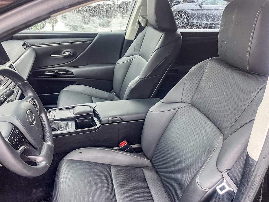 Thumbnail: 2022 Lexus ES - 10