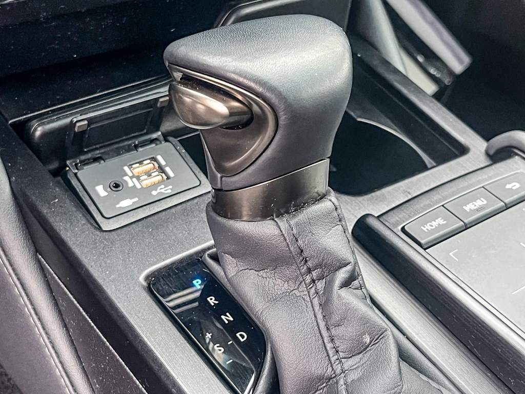 Thumbnail: 2022 Lexus ES - 13