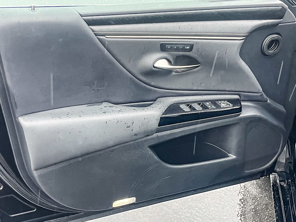 Thumbnail: 2022 Lexus ES - 23