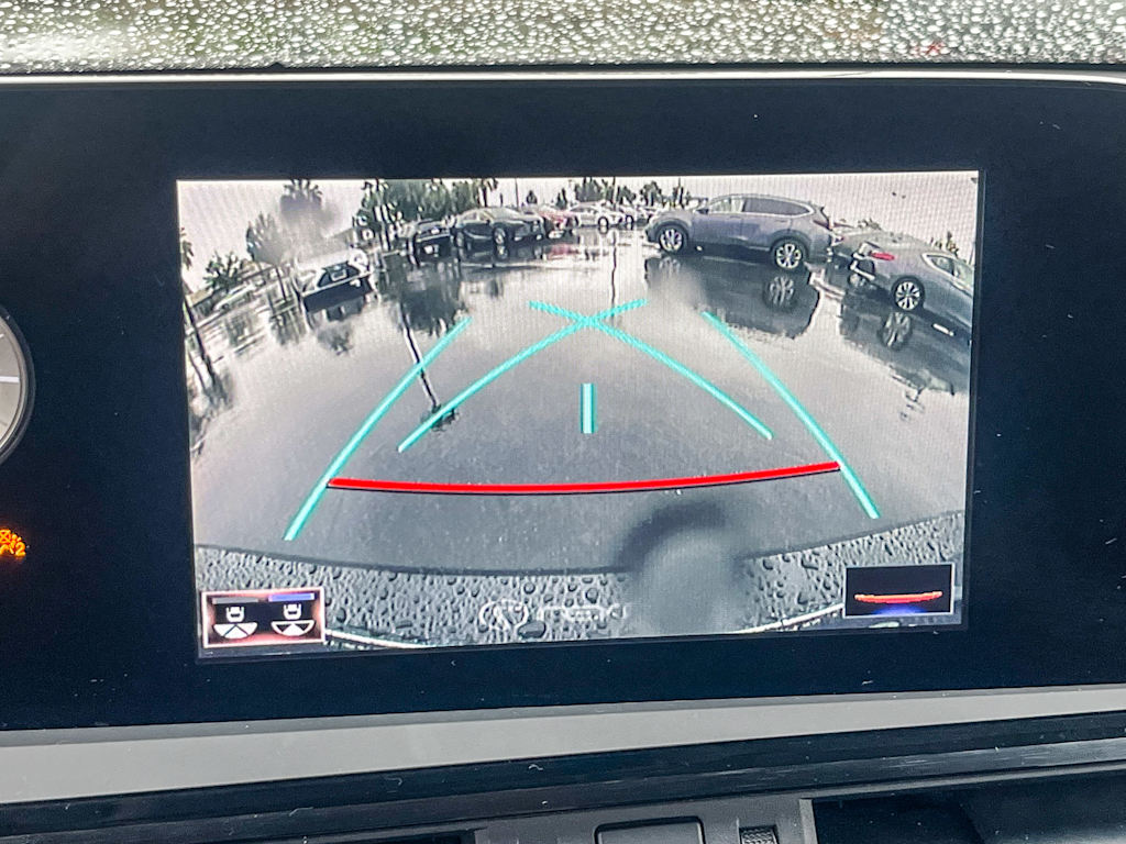 Thumbnail: 2022 Lexus ES - 26