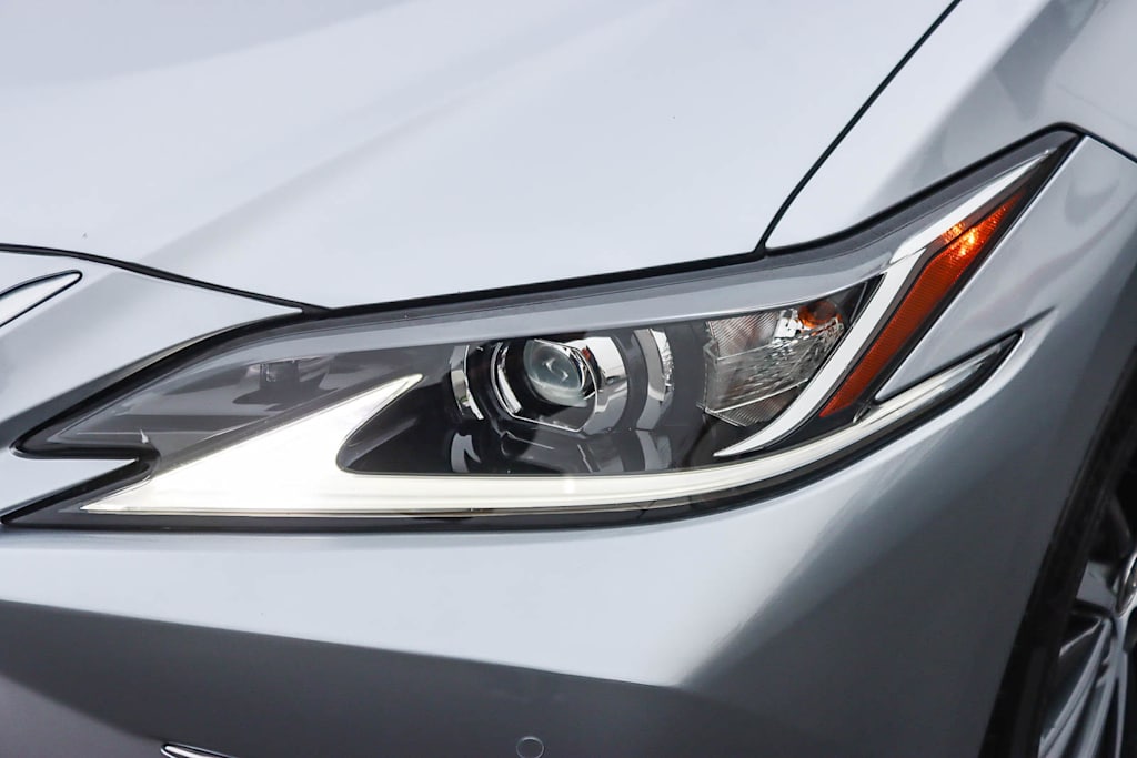 Thumbnail: 2025 Lexus ES - 20