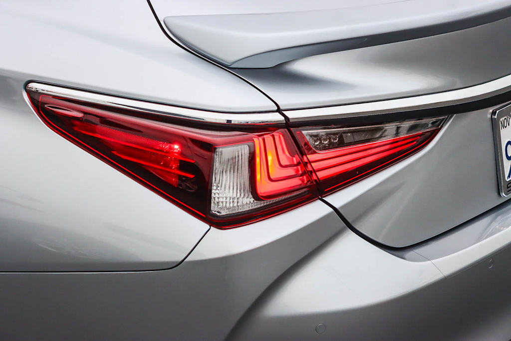 Thumbnail: 2025 Lexus ES - 21