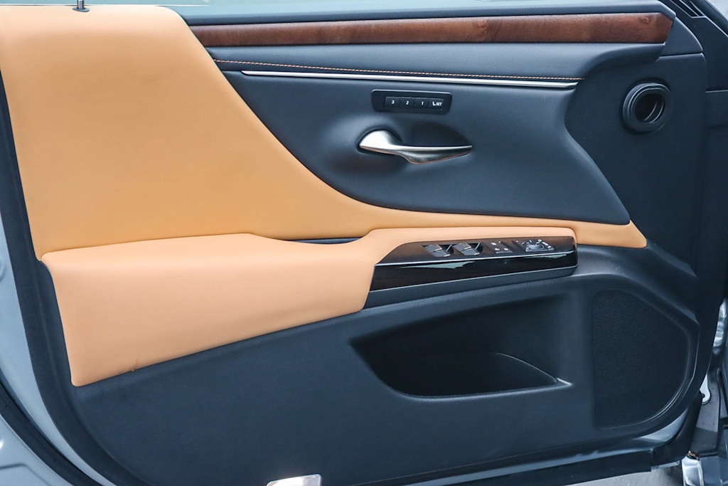 Thumbnail: 2025 Lexus ES - 25