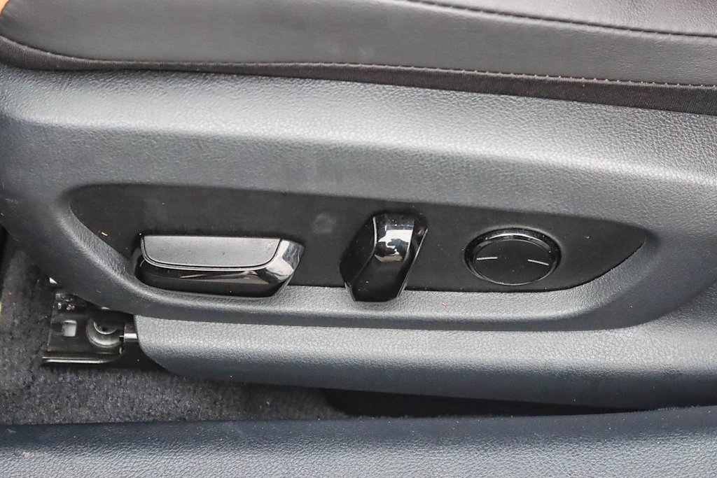 Thumbnail: 2025 Lexus ES - 26