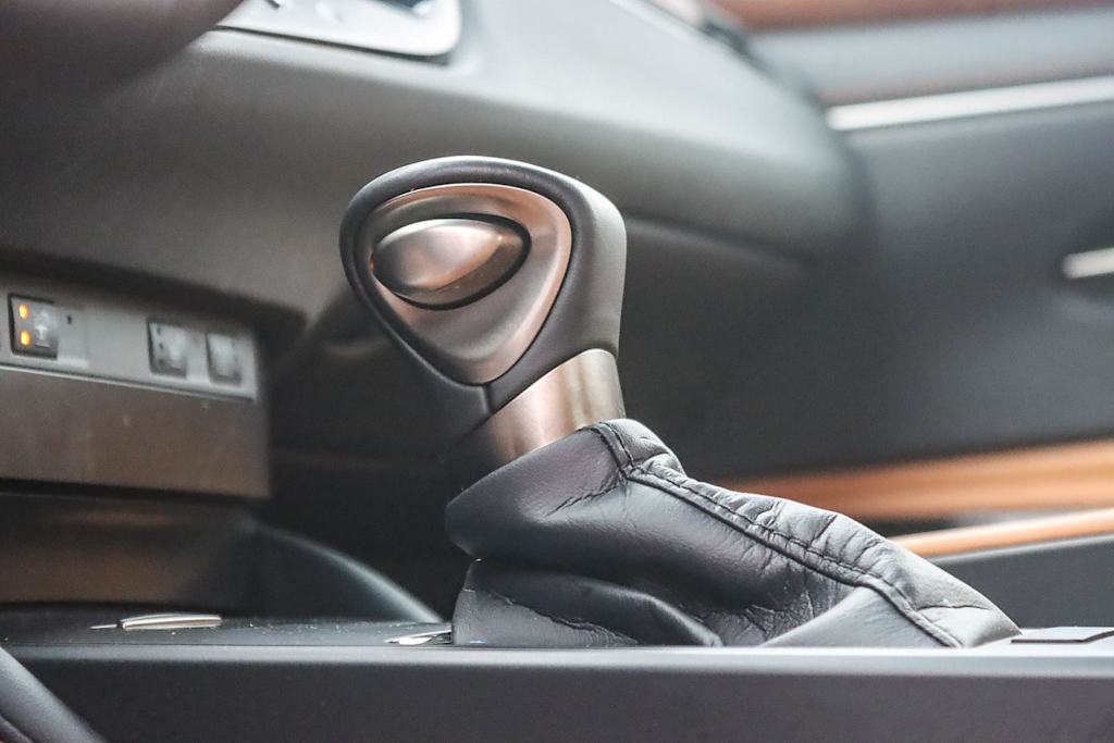 Thumbnail: 2025 Lexus ES - 27