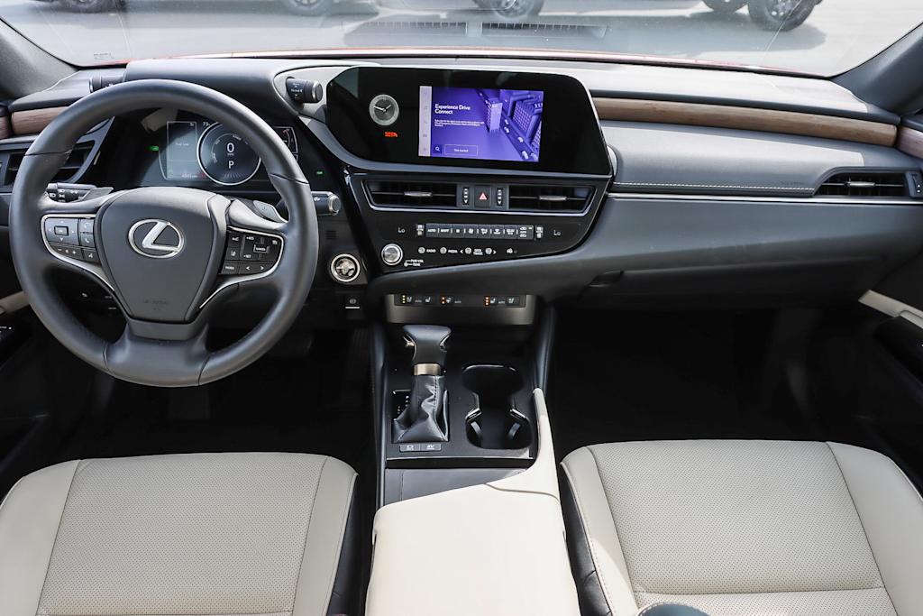 2024 Lexus ES Hybrid 300h 2