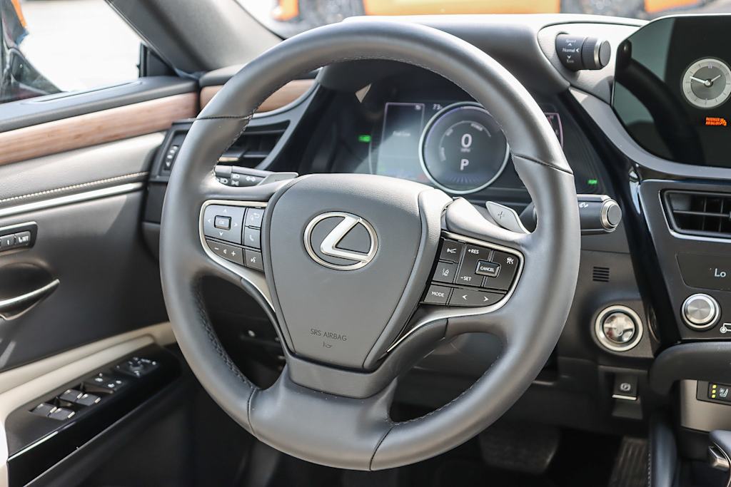 2024 Lexus ES Hybrid 300h 8