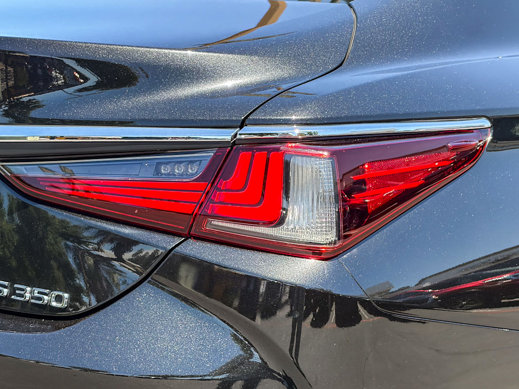 Thumbnail: 2022 Lexus ES - 19