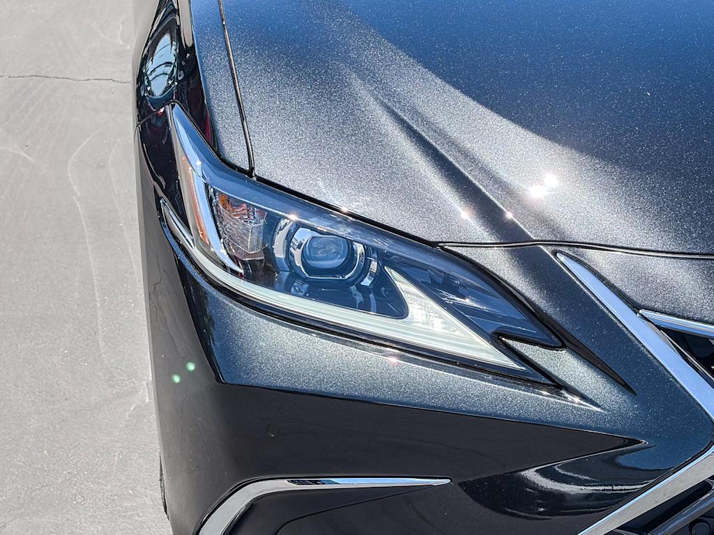 Thumbnail: 2022 Lexus ES - 18