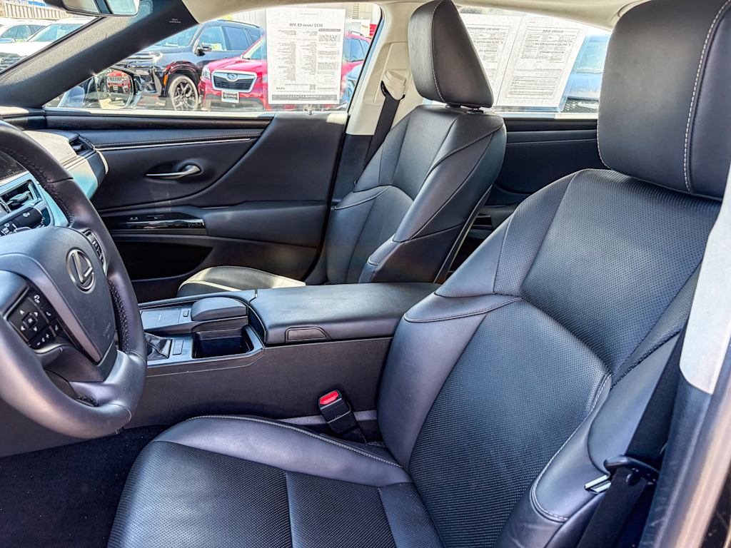 Thumbnail: 2022 Lexus ES - 10