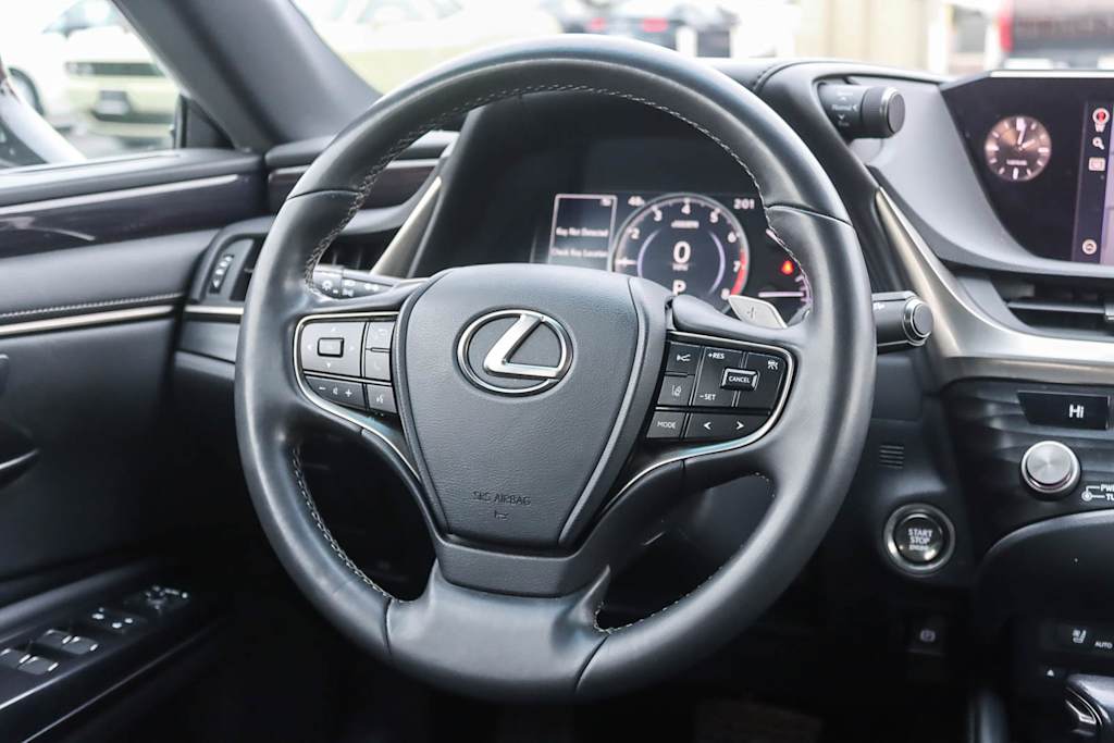 Thumbnail: 2021 Lexus ES - 8