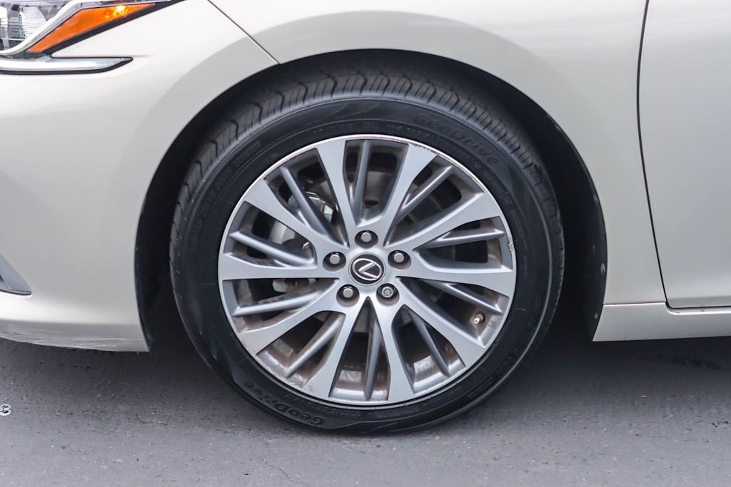 Thumbnail: 2021 Lexus ES - 6