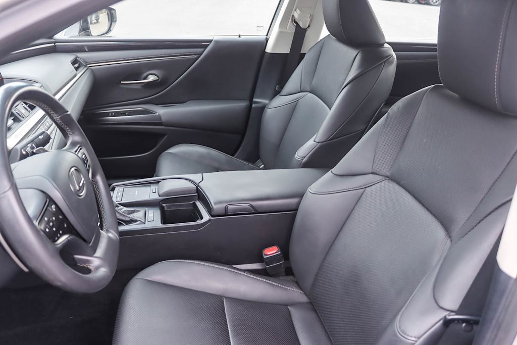 Thumbnail: 2021 Lexus ES - 10