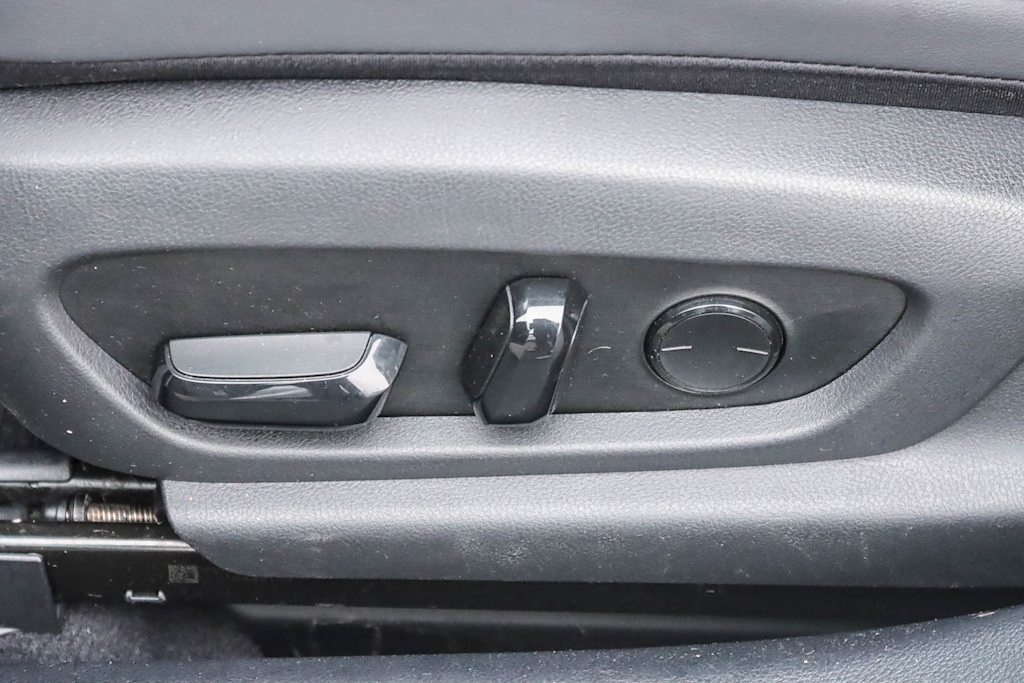 Thumbnail: 2021 Lexus ES - 24