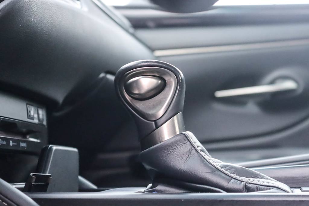 Thumbnail: 2021 Lexus ES - 25