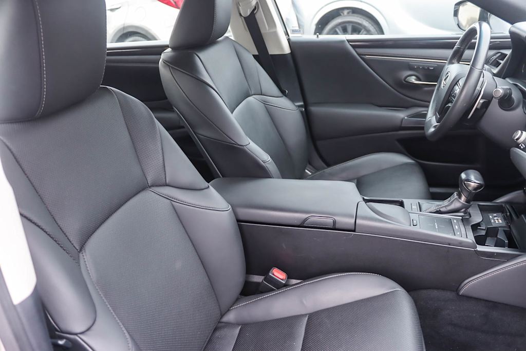 Thumbnail: 2021 Lexus ES - 9