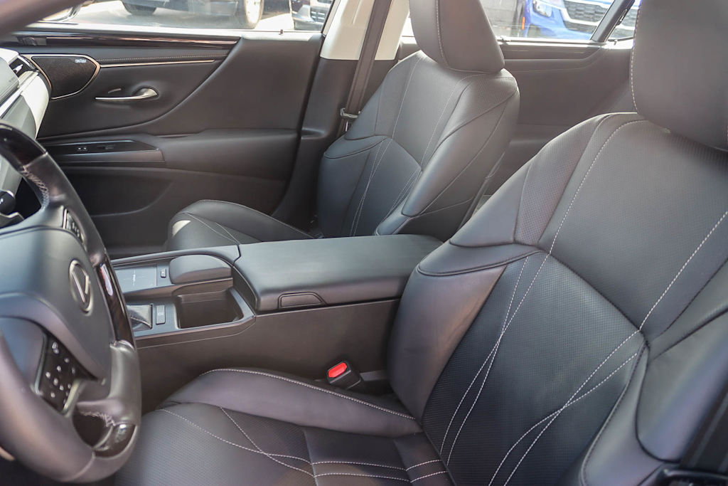 Thumbnail: 2020 Lexus ES - 11
