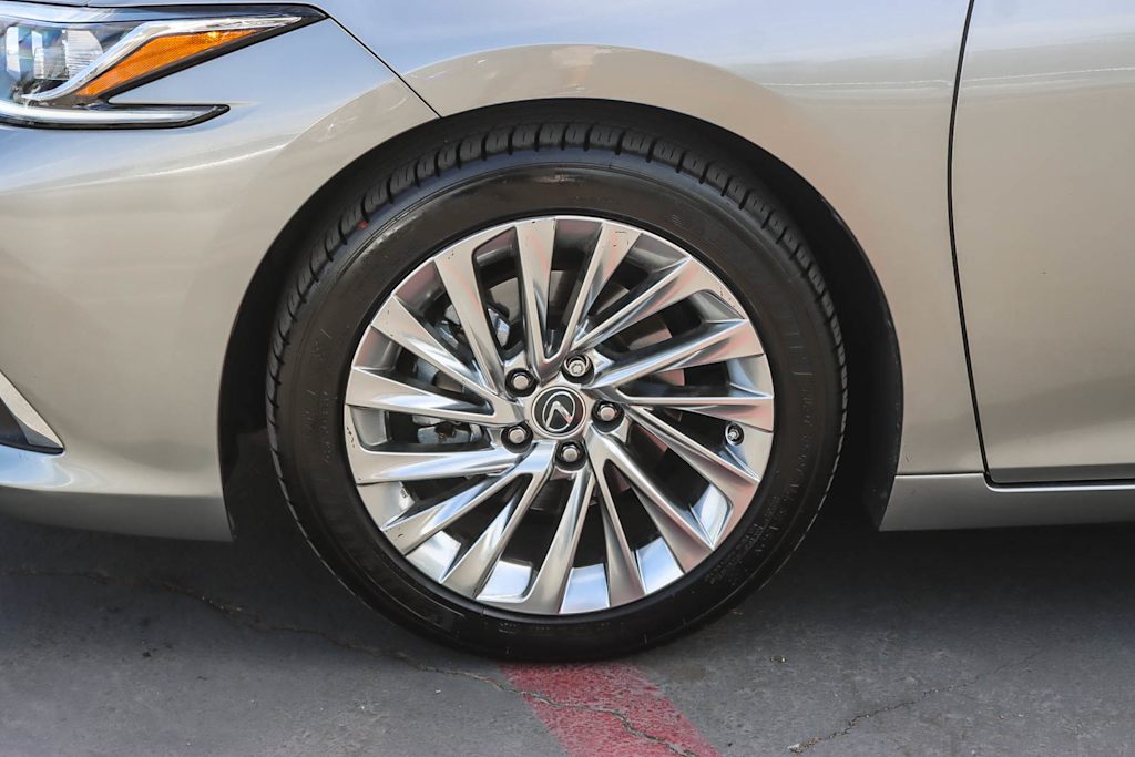 Thumbnail: 2020 Lexus ES - 7