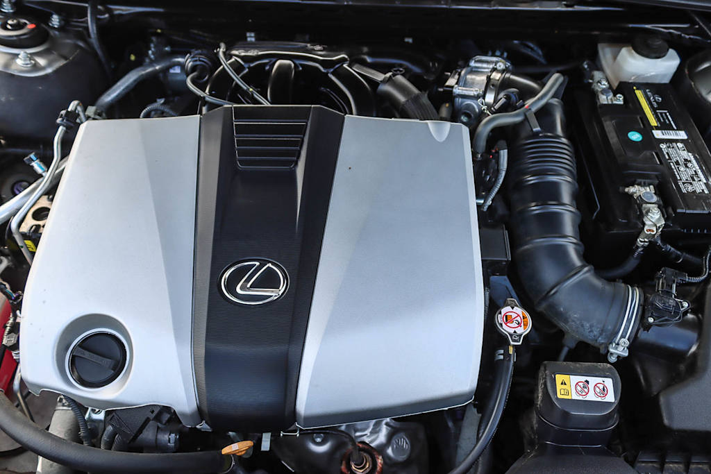 Thumbnail: 2020 Lexus ES - 8