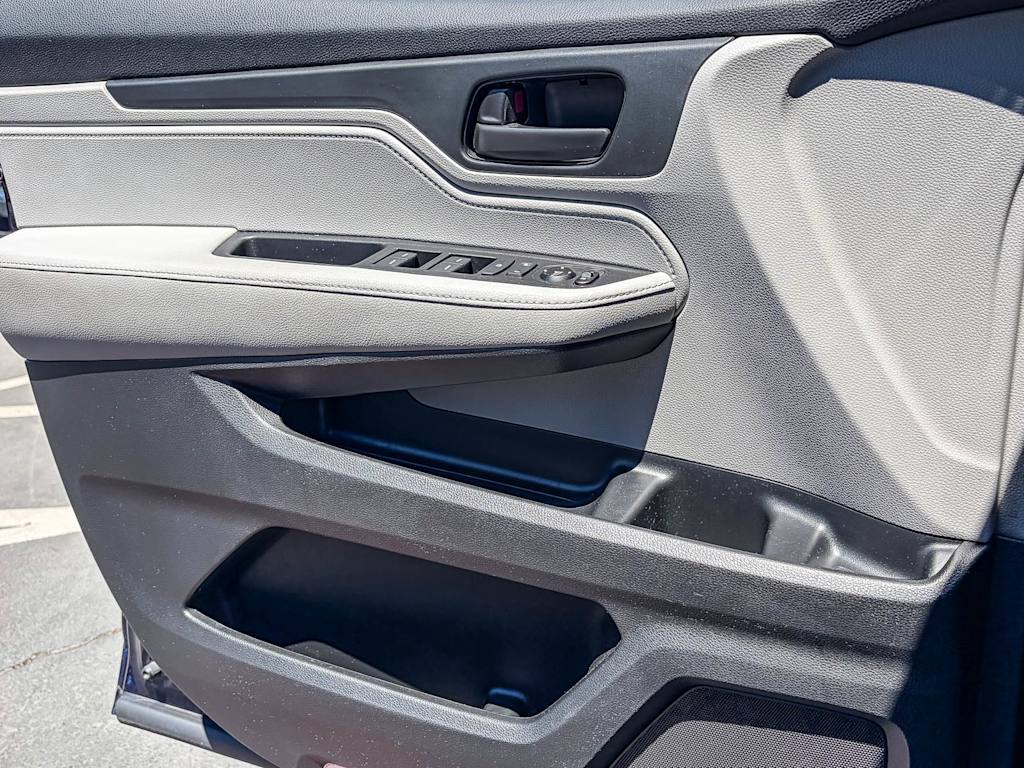 Thumbnail: 2018 Honda Odyssey - 22