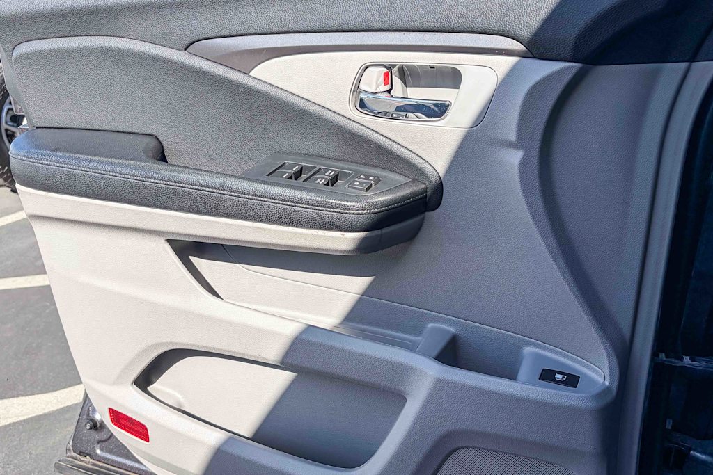 Thumbnail: 2016 Honda Pilot - 23