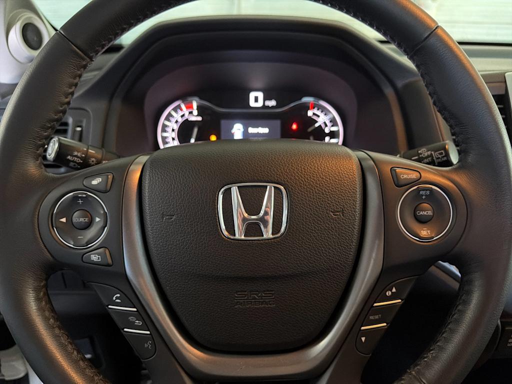 Thumbnail: 2017 Honda Pilot - 29