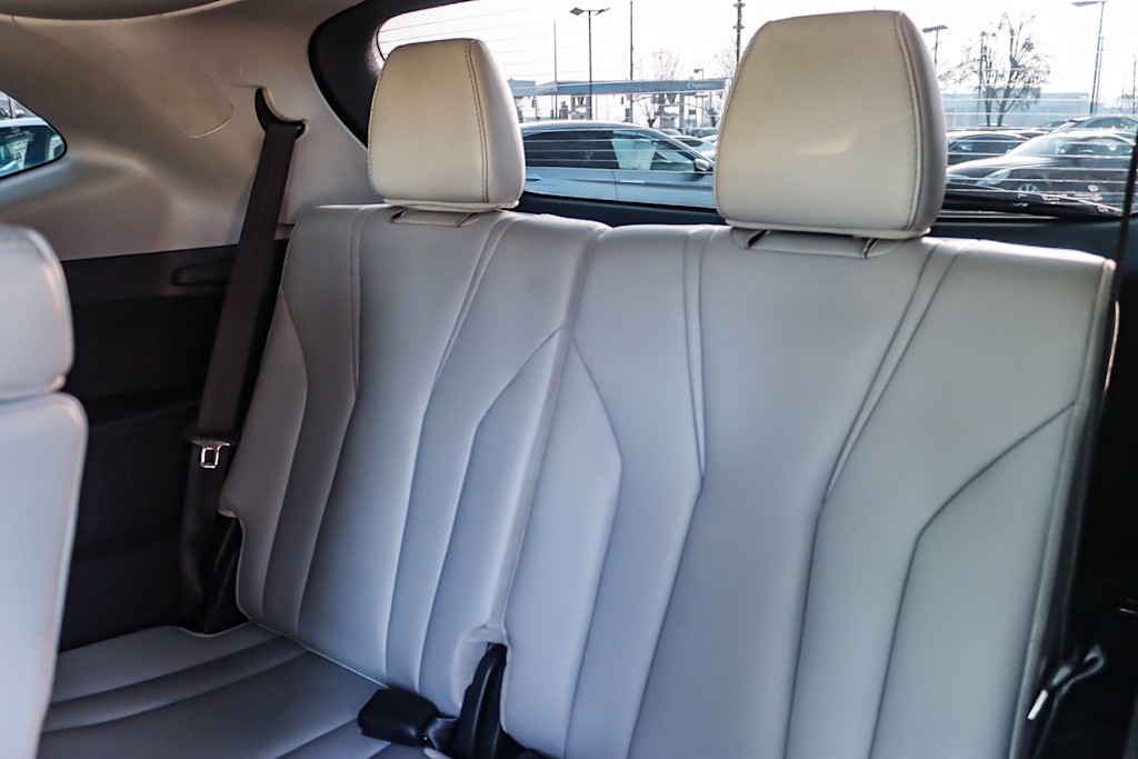 Thumbnail: 2022 Acura MDX - 22