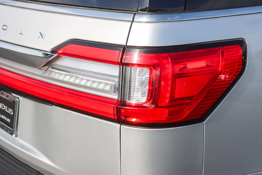 Thumbnail: 2019 Lincoln Navigator - 19