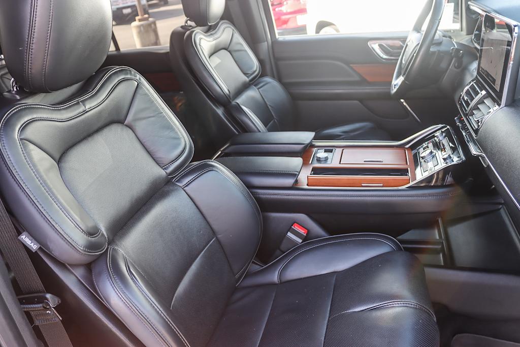 Thumbnail: 2019 Lincoln Navigator - 9