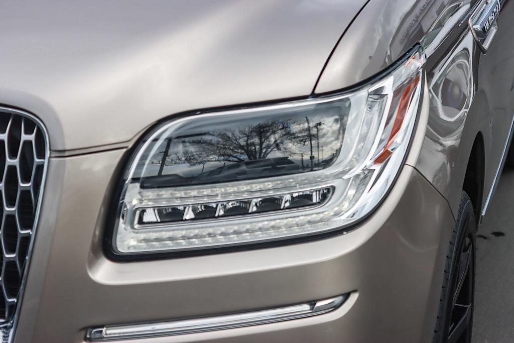 Thumbnail: 2020 Lincoln Navigator L - 18
