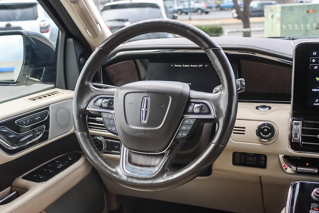 Thumbnail: 2020 Lincoln Navigator L - 8