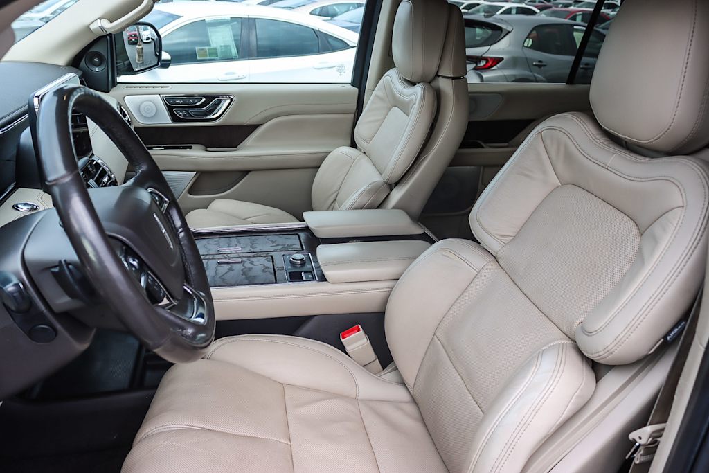 Thumbnail: 2020 Lincoln Navigator L - 10