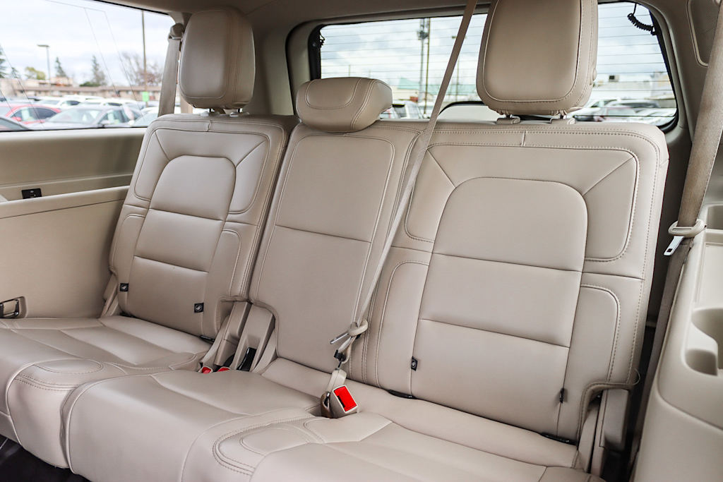 Thumbnail: 2020 Lincoln Navigator L - 22