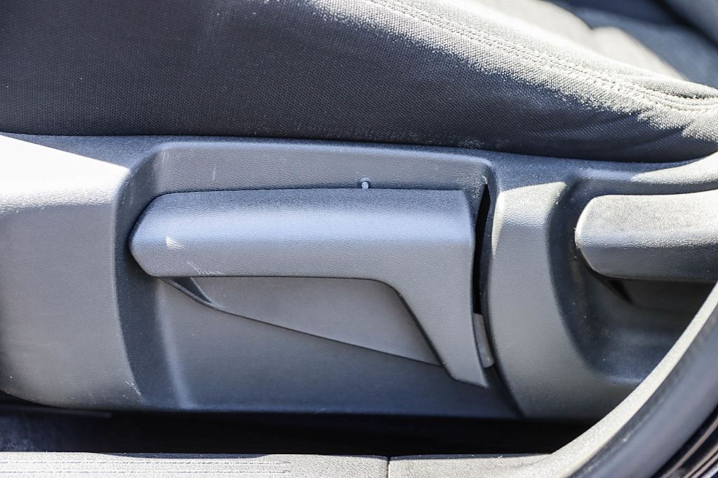 2021 Nissan Rogue S 24
