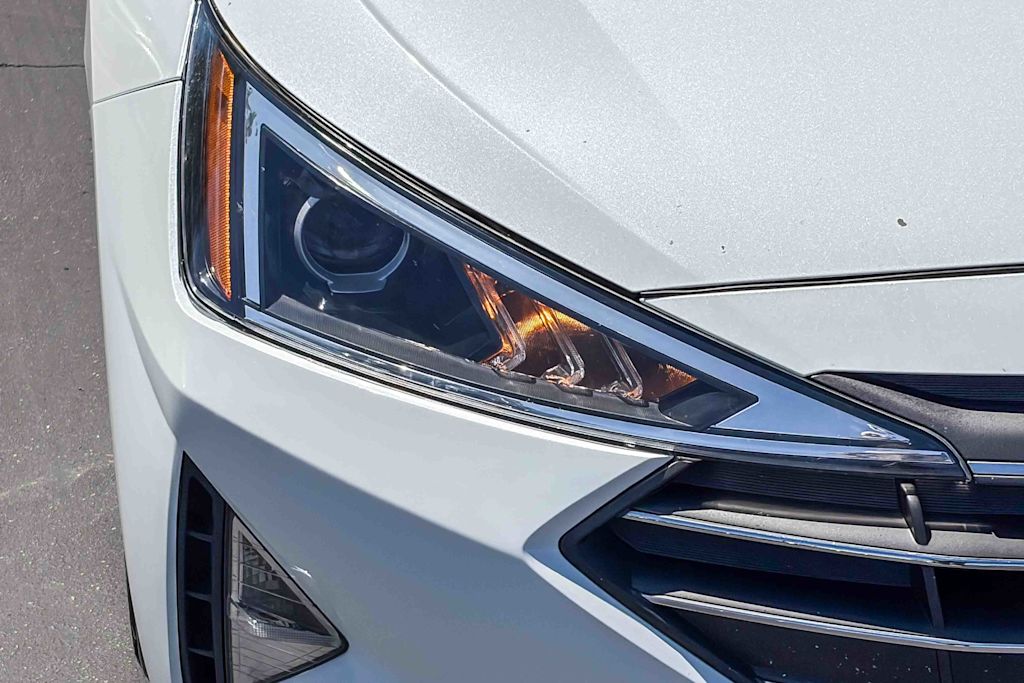 Thumbnail: 2020 Hyundai Elantra - 18