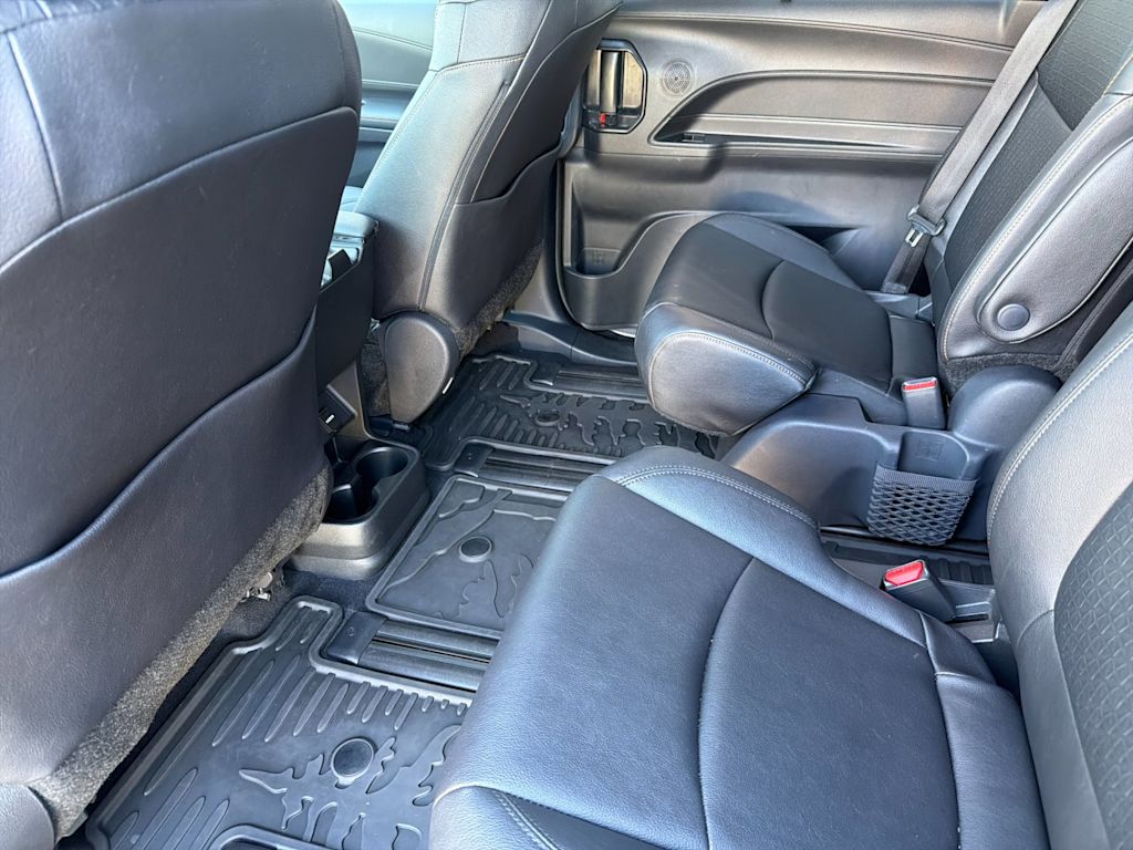 Thumbnail: 2026 Toyota Sienna - 11