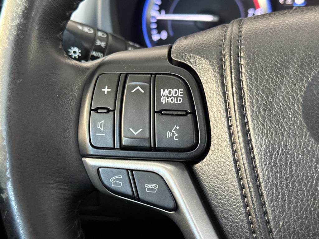Thumbnail: 2015 Toyota Highlander - 30